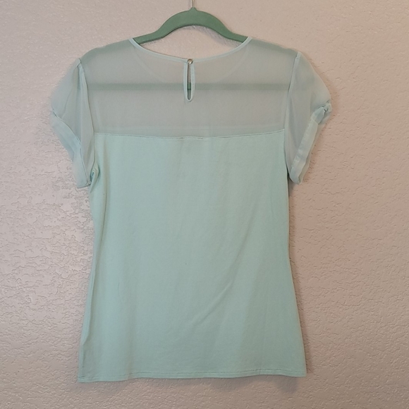 Express Blouse wirh Shear Cutout - Picture 3 of 6